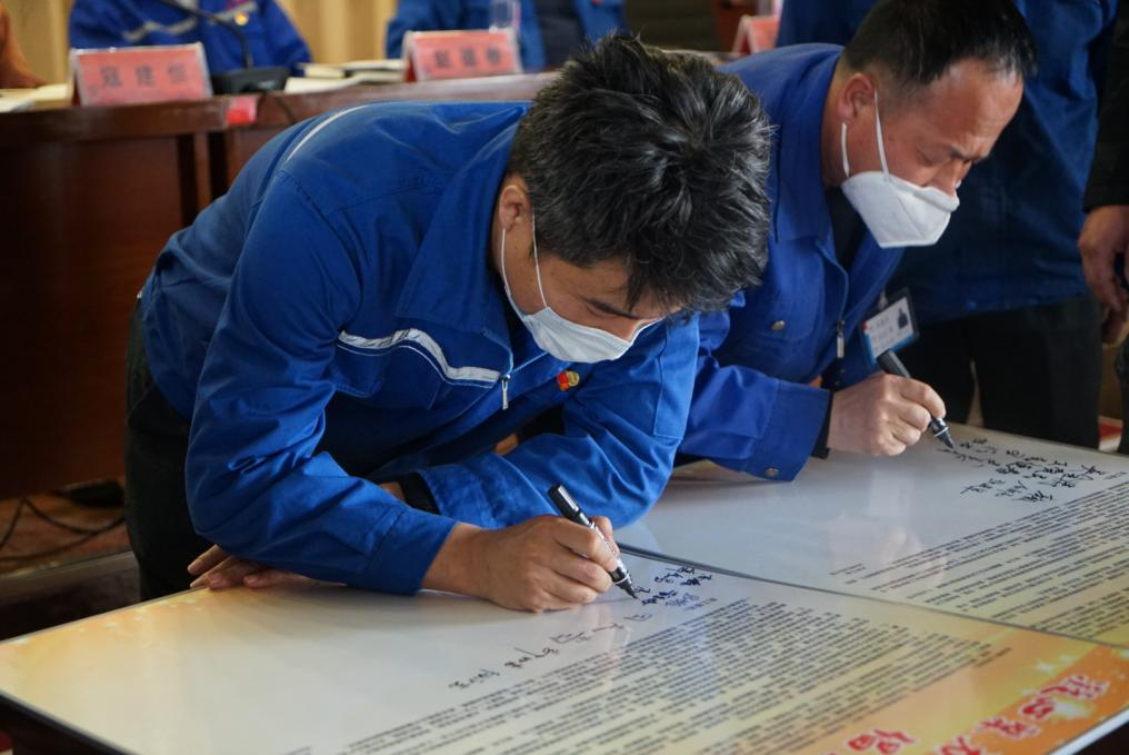 喜讯!大中矿业员工 高亮荣获“全国热爱企业优秀员工”荣誉称号